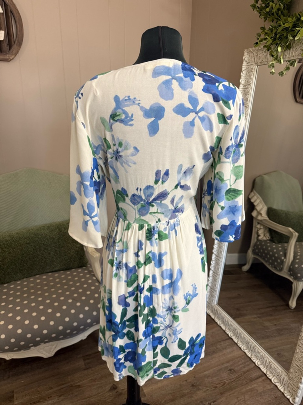Lovestitch • Blue Hawaiian Resort Dress - Picture 12 of 12
